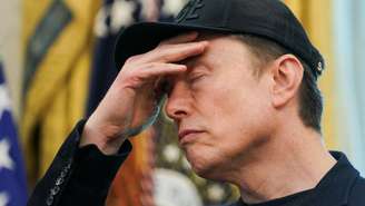 Elon Musk é proprietário da xIA, empresa responsável pela Grok, que atua na rede social X.