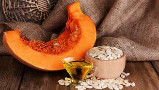 Muito além da cozinha: descubra os benefícios do óleo de semente de abóbora, que ajuda a prevenir doenças e protege o coração