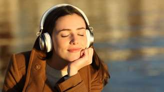 Como a música influencia nossos hormônios, sentimentos e lembranças? Descubra os efeitos dos sons no corpo humano