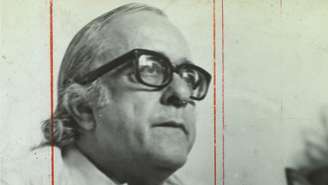 Vinicius de Moraes em foto de 1973; legado do 'poetinha' continua celebrado, mas hoje é observado sob novas lentes