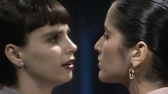 Solange (Lídia Brondi) e Maria de Fátima (Gloria Pires) brigam em 'Vale Tudo'