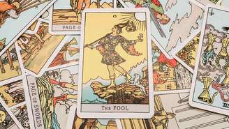 Entenda o trânsito e a mensagem do tarot
