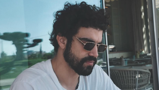 Casal exige fortuna de Caio Castro e tenta bloquear seus bens na Justiça