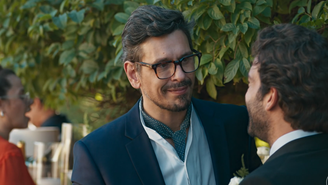 Look de Renato rouba a cena em 'Vale Tudo'