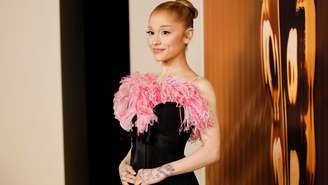 Ariana Grande durante jantar do Oscar 2025