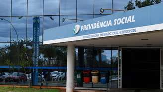 Mais de 330 mil aposentados já aderiram a acordo com INSS para receber descontos indevidos