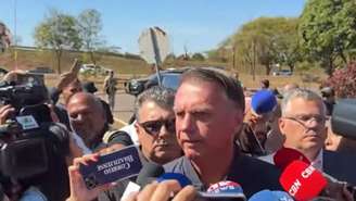 Jair Bolsonaro em entrevista na saída da Secretaria de Administração Penitenciária do Distrito Federal (Seape/DF)