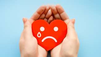 Descubra quais signos fingem ser desapegados, mas não resistem às músicas de Marília Mendonça. Saiba quem chora escondido!