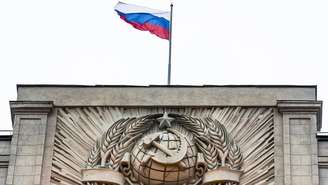 Bandeira russa diante da Duma, a Câmara Baixa do Parlamento (imagem ilustrativa).