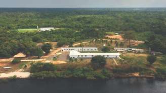 Sede da Ô Amazon Air Water às margens do rio Negro, em Barcelos, no estado do Amazonas, em uma área total de 175 hectares.