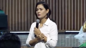 Michelle Bolsonaro critica postura de jornalistas durante culto