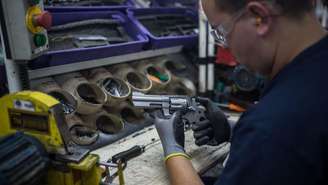 CEO da Taurus diz que empresa estuda transferir produção para os EUA, caso tarifa seja mantida, o que resultaria na perda de até 15 mil empregos no Rio Grande do Sul