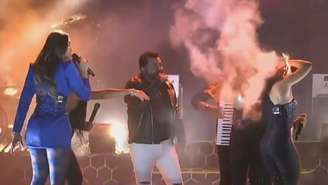 Fogo atinge cabelo de backing vocal durante show em Salgueiro 