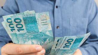 Veja o que os astros reservam para suas finanças e vida profissional em Agosto