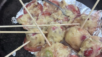 'Morango do terror' mostra lado 'obscuro' de quem tenta fazer receita do 'morango do amor'