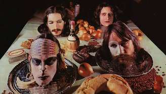 Secos & Molhados na capa do álbum de estreia