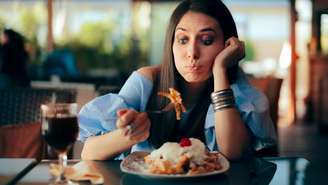 Sintomas da compulsão alimentar / Foto: Shutterstock