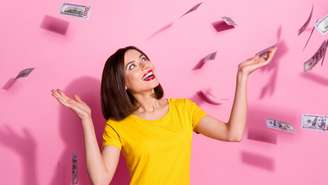 Descubra o que a Casa 2 do Mapa Astral revela sobre seu dinheiro e aprenda como despertar seu potencial financeiro adormecido.