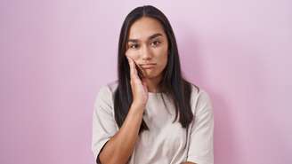 No frio, amor e carência se confundem fácil. Veja quais signos não sabem se estão apaixonados ou só carentes neste inverno.