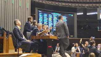 Líder do PT na Câmara, Lindbergh Farias, descarta votação de anistia aos presos do 8 de janeiro e afirma que "não há ambiente" para a proposta, contrariando pressão da oposição bolsonarista.