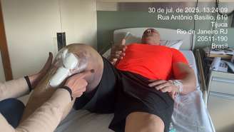 Registro do último dia 30, com Daniel Silveira passando por avaliação médica, por fisioterapeuta, após cirurgia no joelho