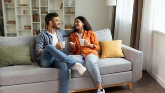 Descubra quais signos formam duplas mais harmoniosas e quais prometem relações cheias de altos e baixos. Veja as combinações estáveis e caóticas.