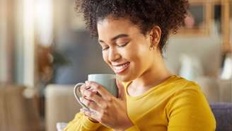 Conheça os signos que só funcionam juntos quando têm espaço pessoal e como isso pode deixar a relação mais leve e saudável.