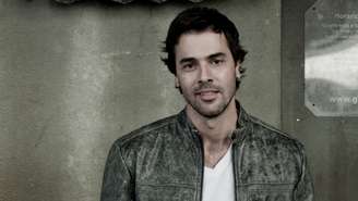 Cláudio Lins fala sobre vida no teatro e espetáculo com Lucinhas Lins