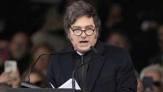 O presidente argentino, Javier Milei, discursa durante a cerimônia de abertura da exposição anual da Sociedade Rural, em Buenos Aires, em 26 de julho de 2025.