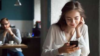 Descubra o que a Lua do crush revela sobre como ele sente de verdade e entenda melhor suas emoções no amor.