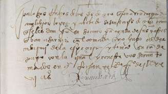 Uma página manuscrita assinada por Hernán Cortés