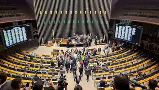 O projeto de lei também altera a Lei de Improbidade Administrativa para responsabilizar agentes públicos