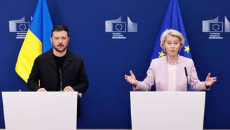 Volodymyr Zelensky e Ursula von der Leyen em coletiva de imprensa em Bruxelas, em 17 de agosto de 2025.