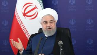 O então presidente iraniano Hassan Rouhani preside uma reunião de gabinete, em Teerã, em 23 de maio de 2020.
