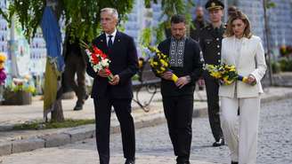 Em caso de cessar-fogo, presença de tropas aliadas na Ucrânia é 'importante' para Kiev, diz Zelensky durante celebração do 34º aniversário de independência.