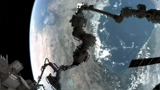 Tripulação de três astronautas deve retornar à Terra em outubro