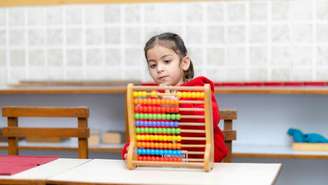 Superdotação vai além do QI: envolve curiosidade, intensidade e rapidez de raciocínio; veja sinais e desafios no Brasil