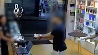 Dupla foi presa após assaltar loja de equipamentos eletrônicos