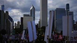 Manifestação em Chicago contra o envio de tropas da Guarda Nacional por Donald Trump