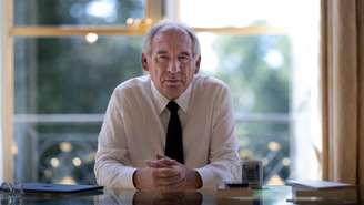 O primeiro-ministro François Bayrou pede um voto de confiança no Parlamento nesta segunda-feira (8).