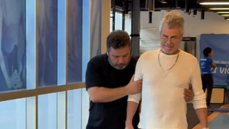 Carlinhos de Jesus na fisioterapia