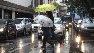 Frente fria deve provocar queda nas temperaturas na capital paulista.