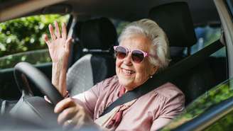 Quando os idosos devem parar de dirigir?