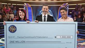 Oscar Nuñez e Kate Flannery conseguiram responder a todas as perguntas e faturaram o dinheiro