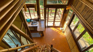 Bruno Sales Mota se tornou especialista em construir casas de bambu 