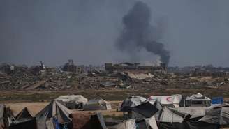 Bombardeios à Cidade de Gaza podem ser vistos da região central do enclave. (02/10/2025)