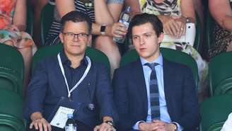 Pai de Tom Holland dá detalhes de acidente do filho no set de 'Homem