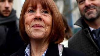 Um ano após a repercussão mundial do caso dos estupros coletivos de Mazan, Gisèle Pelicot retorna aos tribunais, mas desta vez enfrentará apenas um dos 51 acusadosstrangers to rape her over a decade