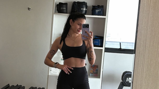 Ana Castela na academia