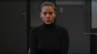 Fátima (Bella Campos) presta depoimento após morte de Odete (Debora Bloch)